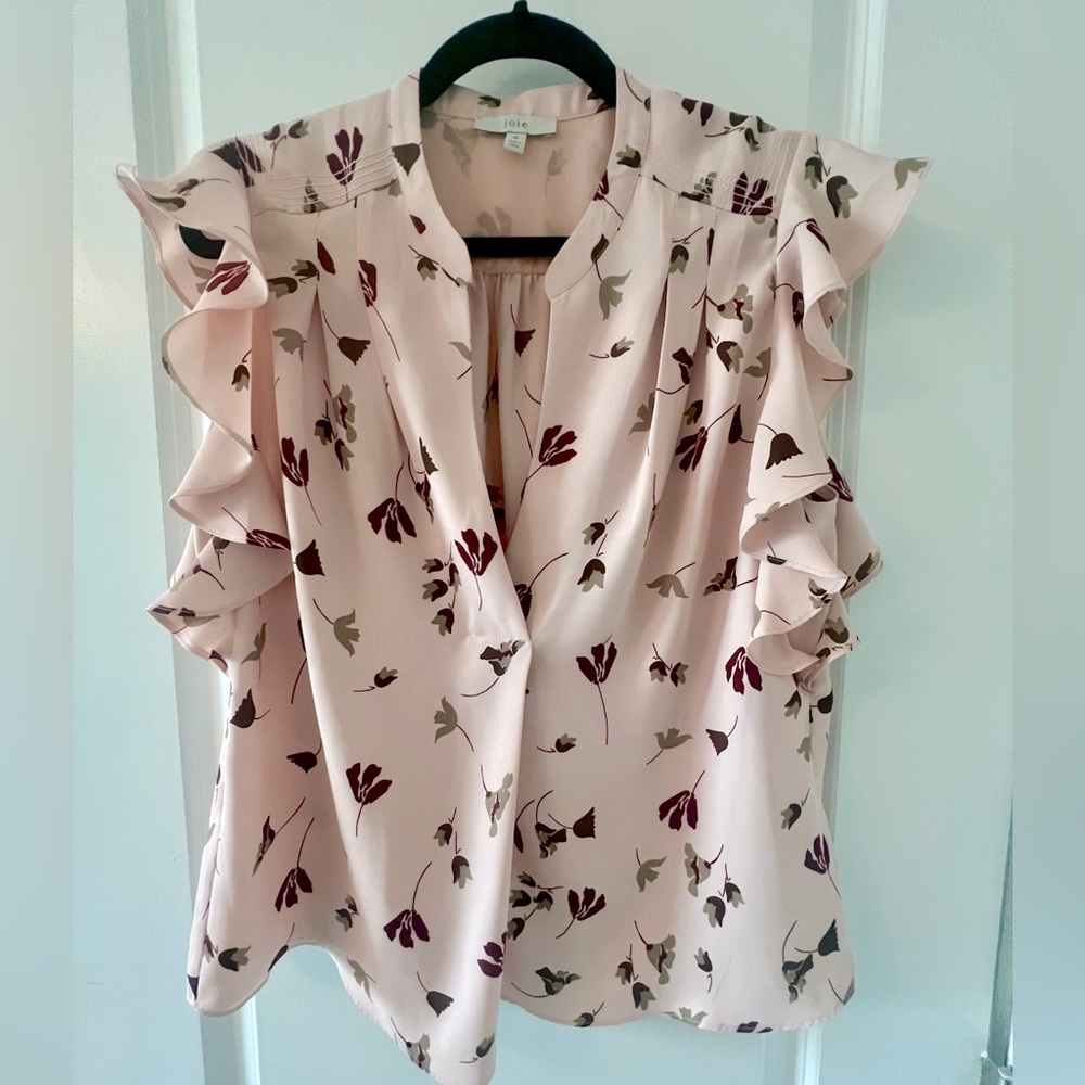 Joie top. Excellent condition. Size medium.